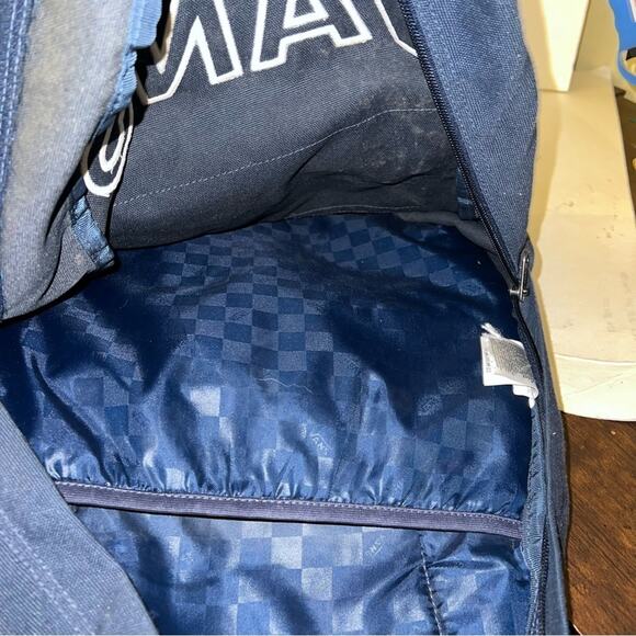 VANS classic adjustable strap two pocket back pack. - Picture 3 of 3